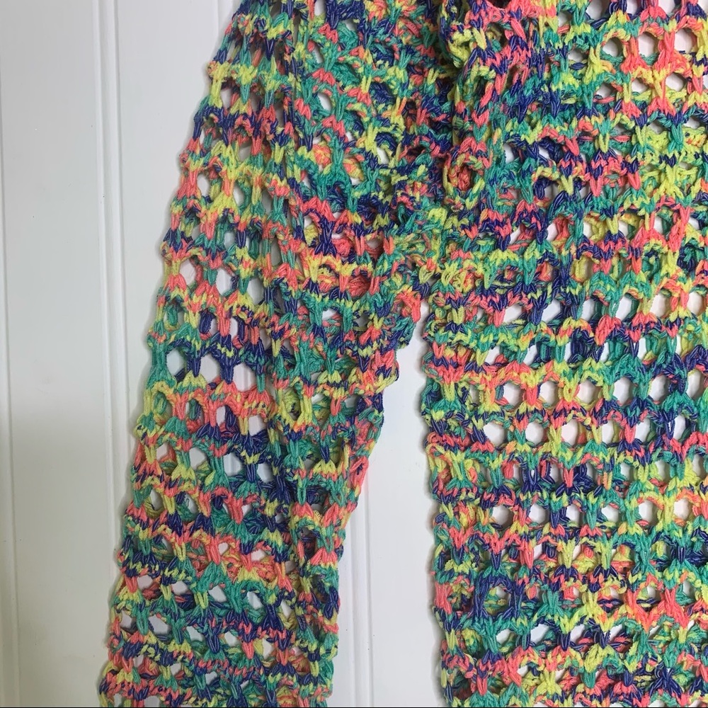Lulumari Colorful Netted Top - Picture 3 of 16